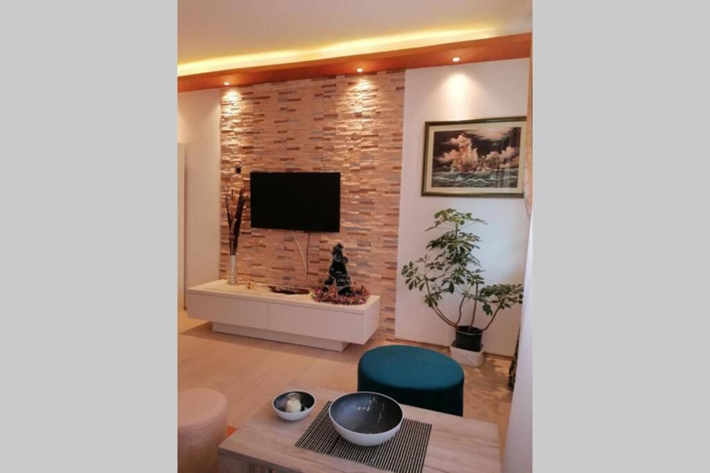 Oasis Felix Apartment